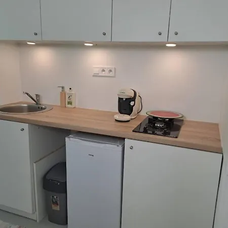 V Zaradu Kamp alanı